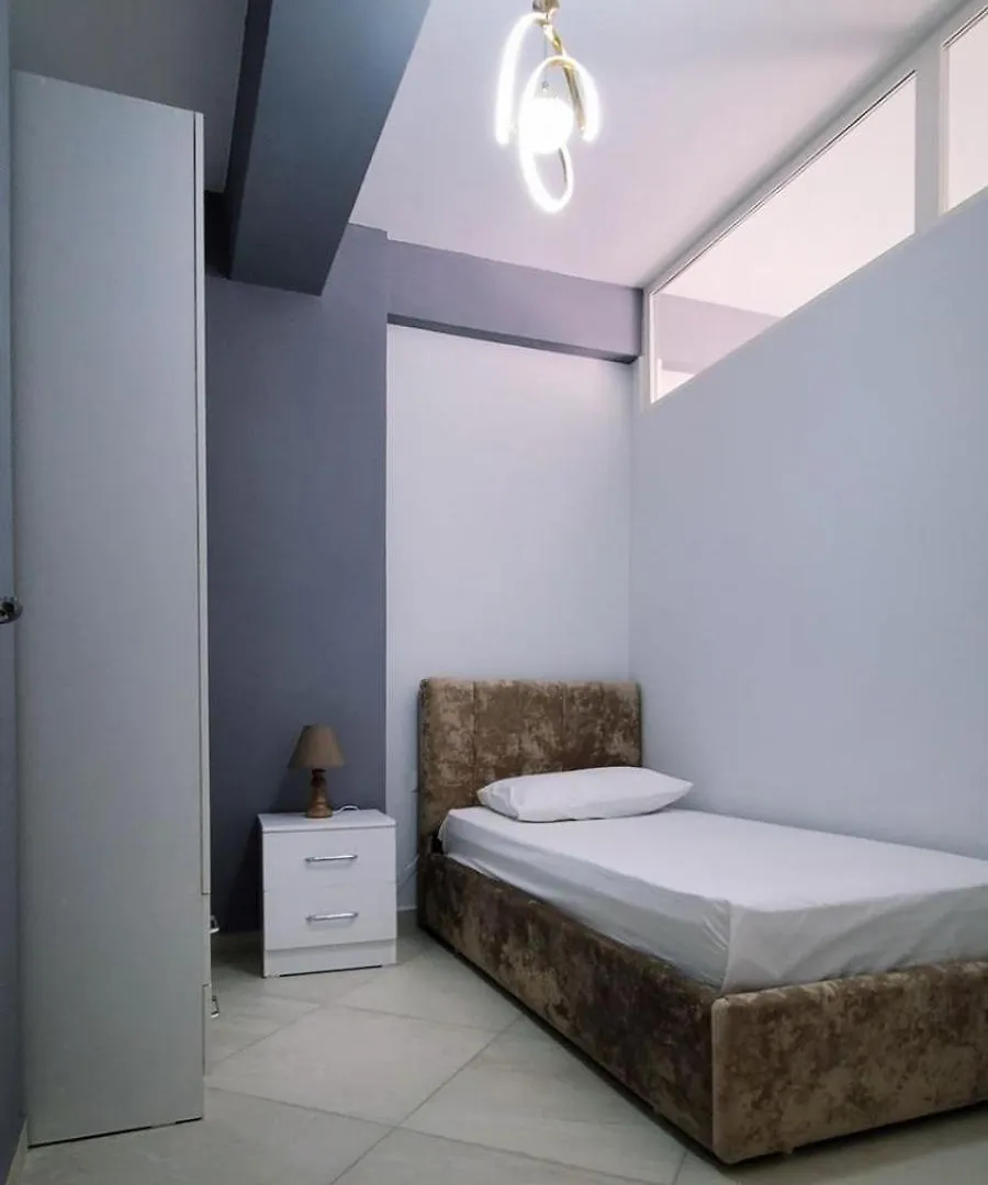 Sado Appartement Tirana